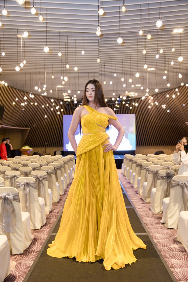 Miss Cosmo Xuân Hạnh 