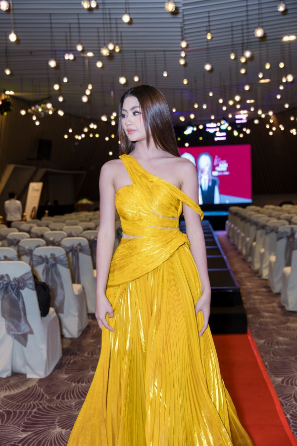 Miss Cosmo Xuân Hạnh 