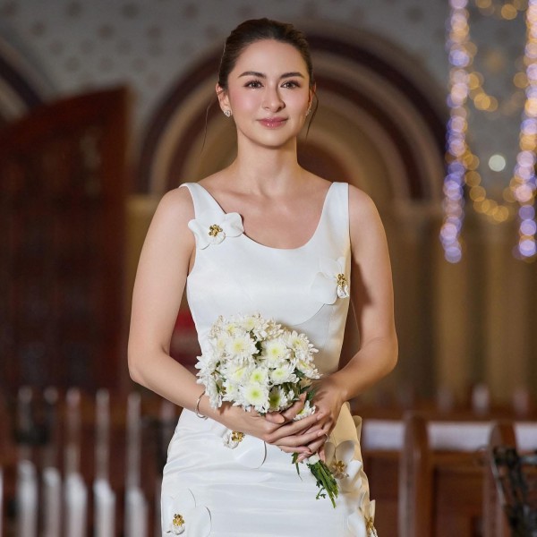 "Mỹ nhân đẹp nhất Philippines" Marian Rivera diện váy của NTK Việt