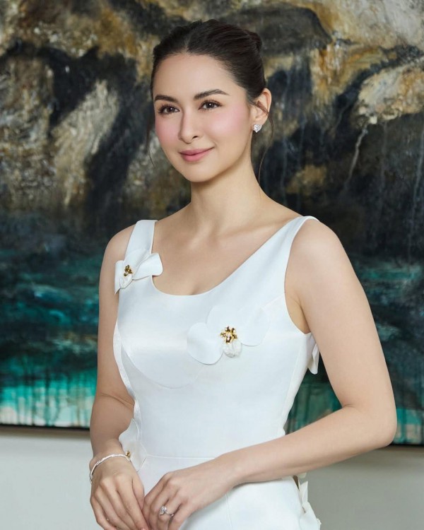 "Mỹ nhân đẹp nhất Philippines" Marian Rivera diện váy của NTK Việt