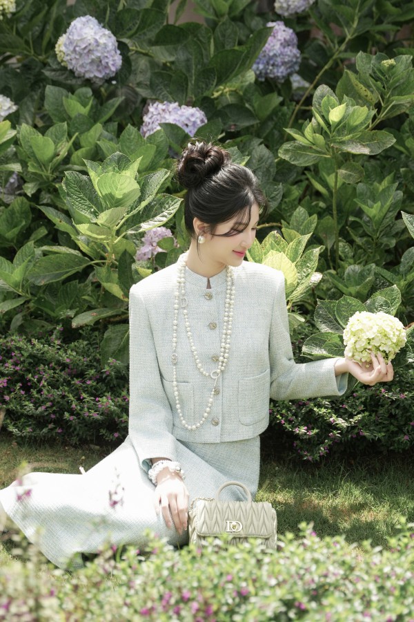 Nàng Mơ diện váy áo vải tweed hóa quý cô nước Pháp