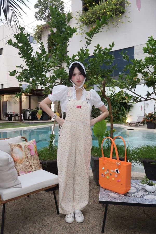 Ngọc Trinh không còn thích sexy mà chuyển sang phong cách teen girl năng động