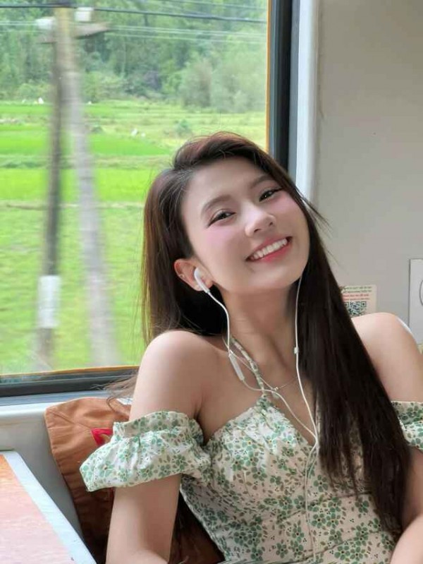 Nhan sắc Chang Mây