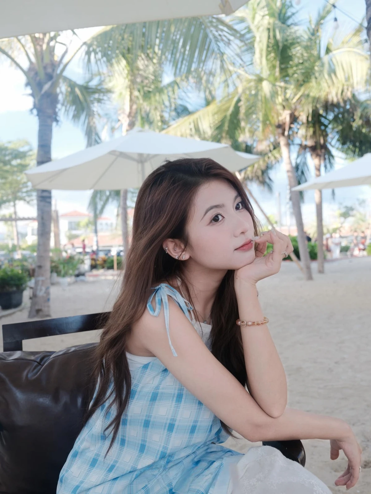 Nhan sắc Chang Mây