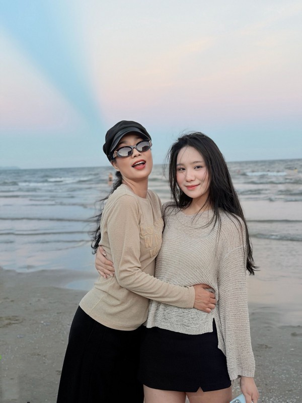 Nhan sắc con gái xinh như hoa hậu của NSND Trịnh Kim Chi 