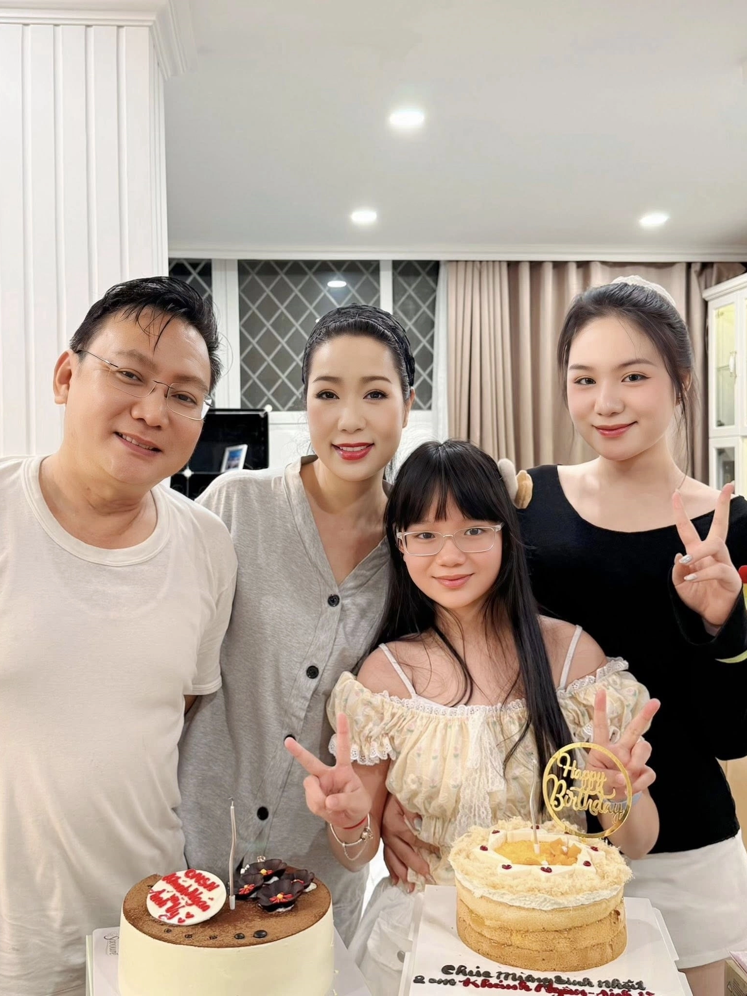 Nhan sắc con gái xinh như hoa hậu của NSND Trịnh Kim Chi 