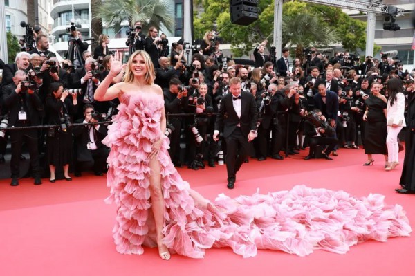 Những bộ váy được bình chọn là kín đáo mà vẫn quyến rũ tại thảm đỏ Cannes 2025