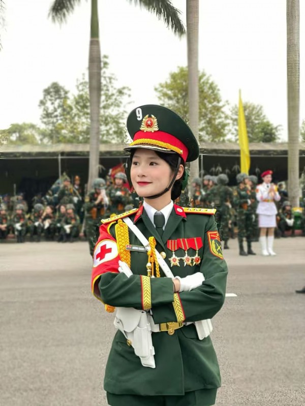 Những “bông hồng quân đội” tỏa sáng tại A80
