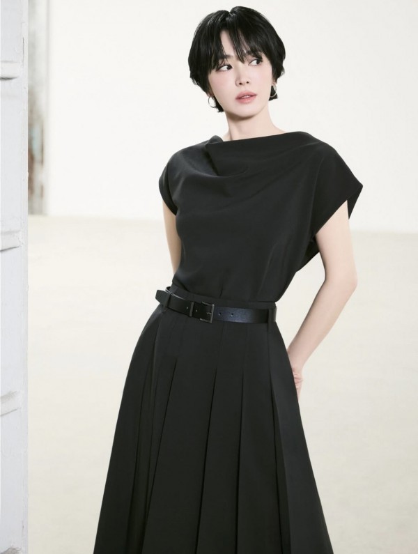 Phong cách công sở mùa hè thanh lịch, tối giản của Song Hye Kyo