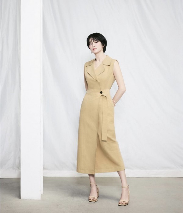 Phong cách công sở mùa hè thanh lịch, tối giản của Song Hye Kyo