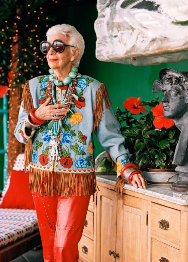 Phong cách sặc sỡ tạo thành biểu tượng thời trang thế giới của NTK 102 tuổi Iris Apfel