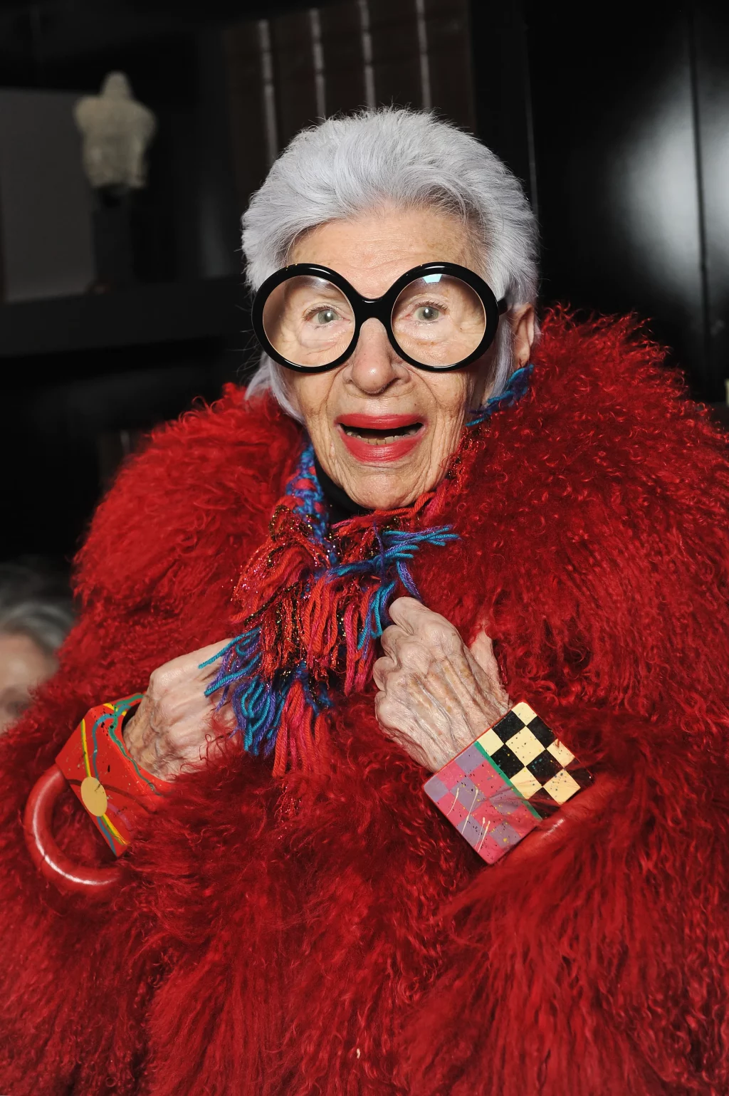 Phong cách sặc sỡ tạo thành biểu tượng thời trang thế giới của NTK 102 tuổi Iris Apfel