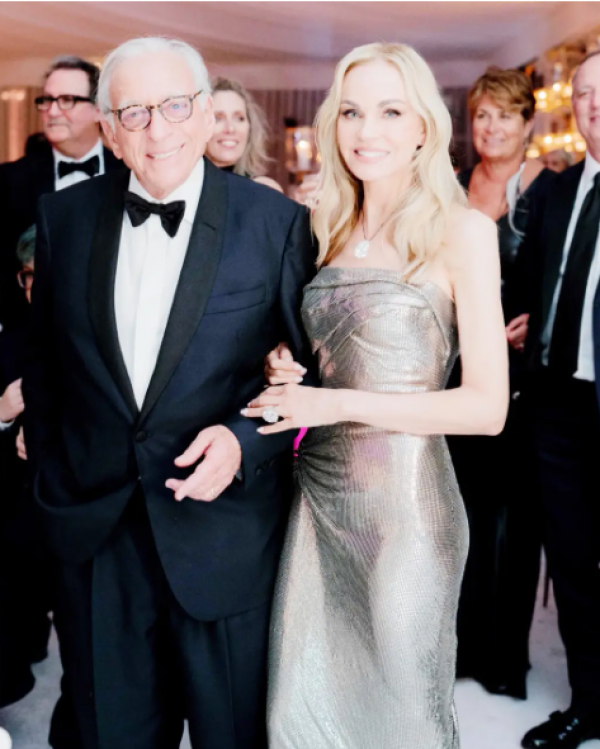 Phong cách thời trang của mẹ vợ Brooklyn Beckham: Thanh lịch, trẻ trung, chuẩn quý bà thượng lưu