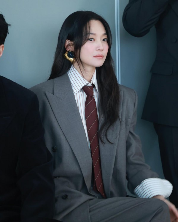 Phong cách tối giản của Shin Min Ah từ trong phim tới đời thực