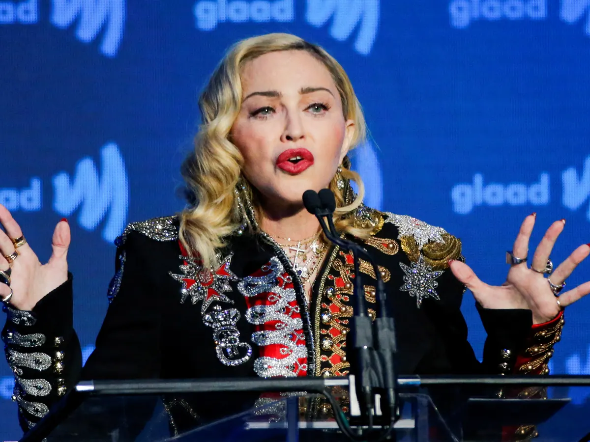 Phong cách trang điểm tạo cảm hứng của Madonna trong 