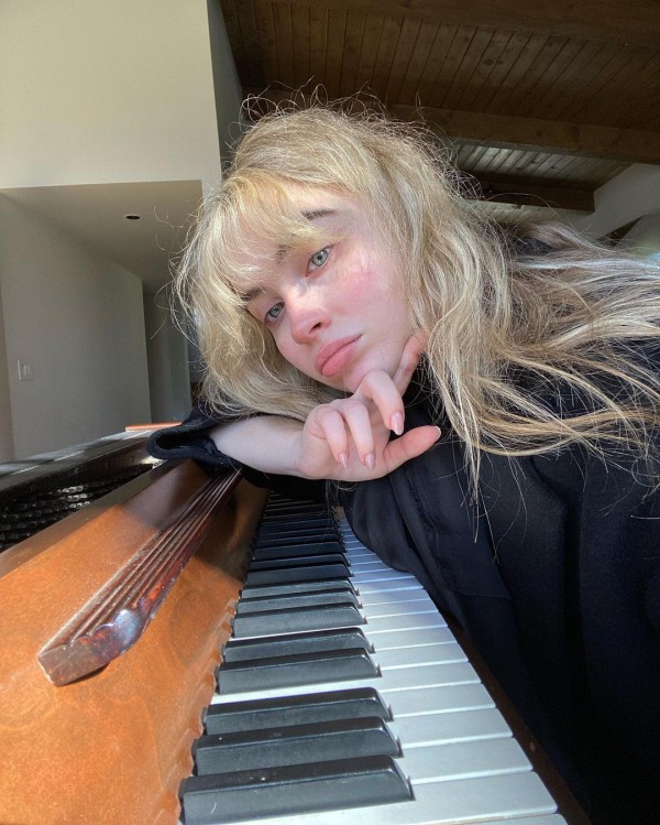 Quy trình làm đẹp trong 1 ngày của Sabrina Carpenter