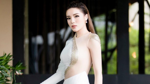 Sao Việt quay về vẻ đẹp tự nhiên: người tháo sụn mũi, người rút túi ngực