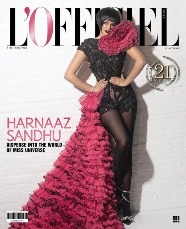 Siêu mẫu Thanh Hằng “đụng độ” thiết kế cầu kỳ với Miss Universe Harnaaz Sandhu, ai ấn tượng hơn?