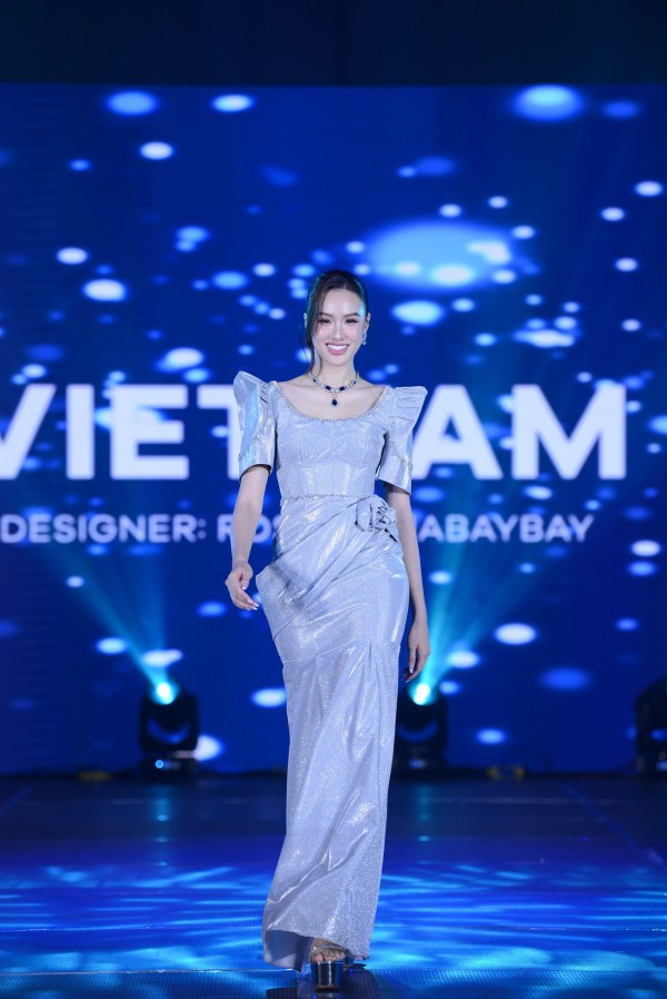 Thời trang cuốn hút của Trịnh Mỹ Anh tại Miss Earth 2025 Thời trang cuốn hút của Trịnh Mỹ Anh tại Miss Earth 2025