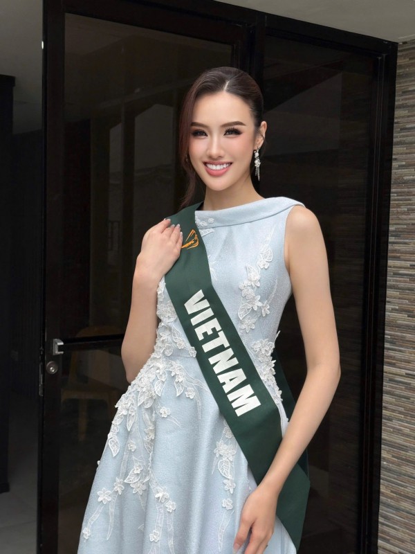 Thời trang cuốn hút của Trịnh Mỹ Anh tại Miss Earth 2025 Thời trang cuốn hút của Trịnh Mỹ Anh tại Miss Earth 2025