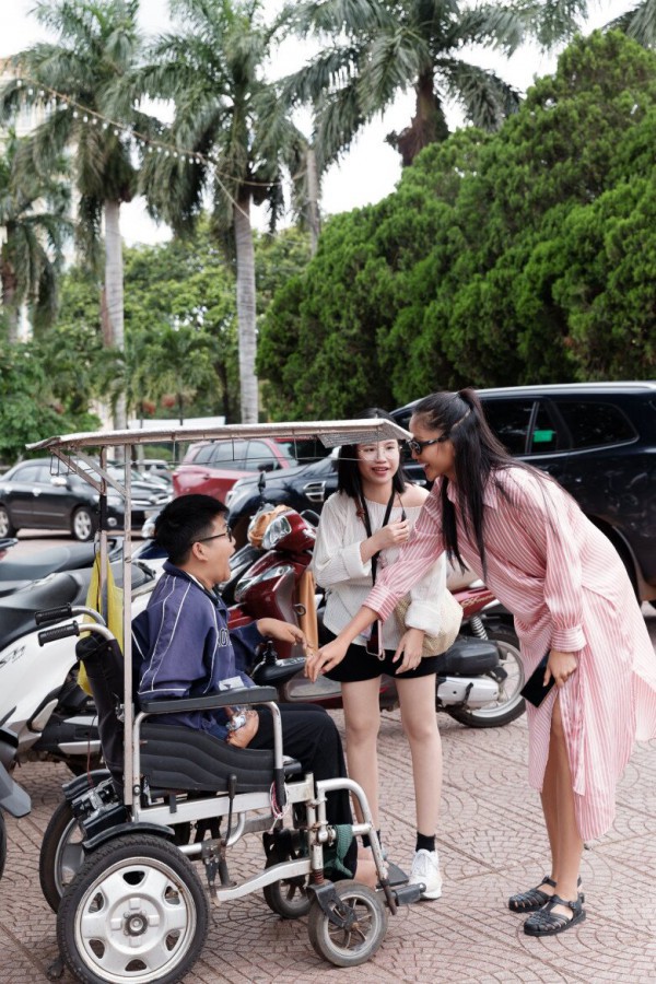 Thời trang sành điệu của 3 mỹ nhân Việt đang mang thai