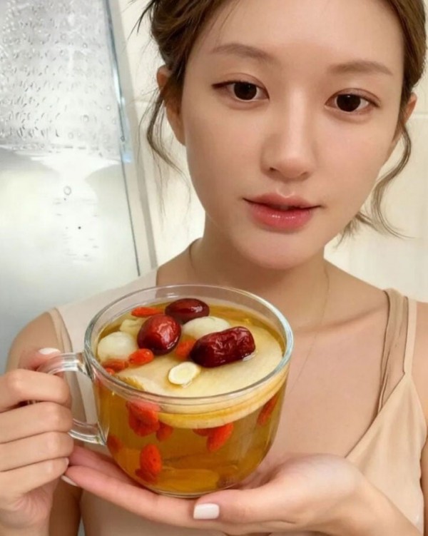 Thức uống giúp làn da Triệu Lộ Tư hồng hào vào mùa lạnh