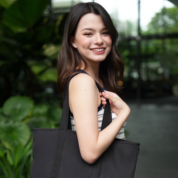 Trang điểm tông màu cam quyến rũ cho ngày hè