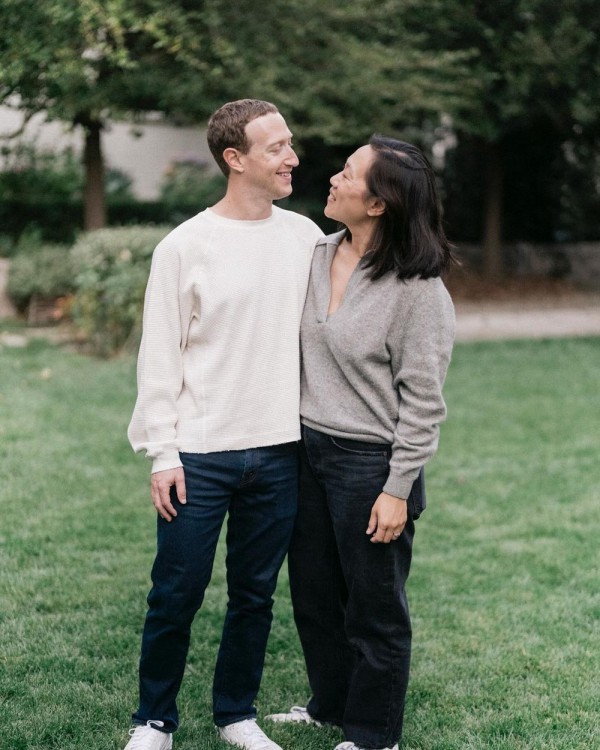 Trang phục của vợ chồng Mark Zuckerberg khi dự siêu đám cưới