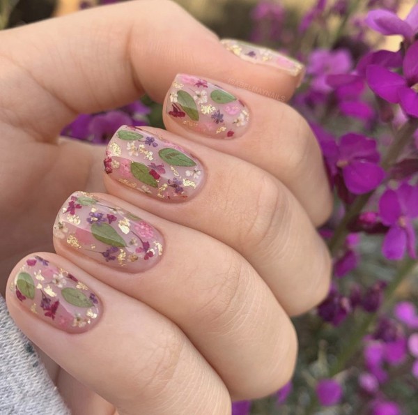 Trang trí móng tay với hoa khô rực rỡ sắc màu