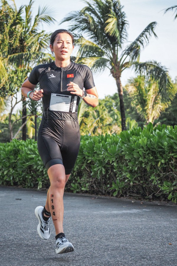 Từ hồ bơi đến đường chạy, Ánh Viên ngày càng đẹp rực rỡ