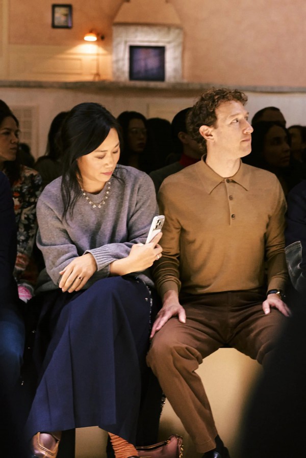 Vợ chồng tỷ phú Mark Zuckerberg sành điệu tại Tuần lễ thời trang Milan 2026