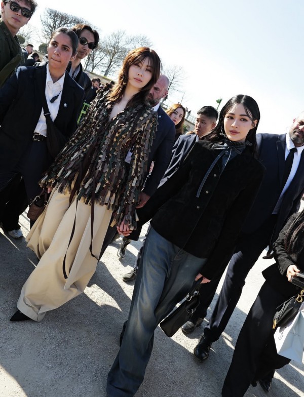 Vương Sở Nhiên đọ sắc cùng Jisoo (Blackpink) tại show Dior 2026