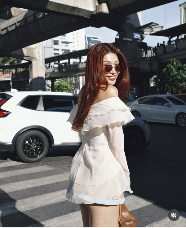 Á hậu Quỳnh Châu mang thai vẫn theo đuổi phong cách gợi cảm