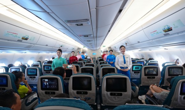 Đồng phục tiếp viên Vietnam Airlines qua các thời kỳ