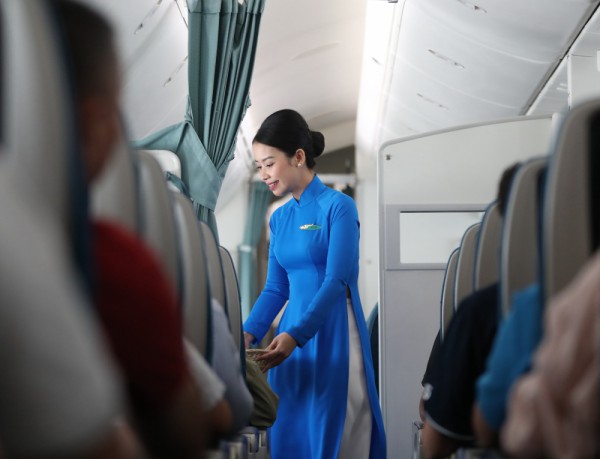 Đồng phục tiếp viên Vietnam Airlines qua các thời kỳ