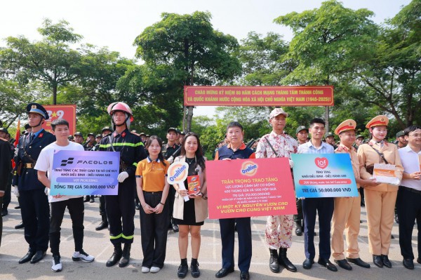 Ovaltine tiếp sức cán bộ, chiến sĩ - Lan tỏa tinh thần ‘Vươn cao cùng Việt Nam’ Ovaltine tiếp sức cán bộ, chiến sĩ - Lan tỏa tinh thần ‘Vươn cao cùng Việt Nam’