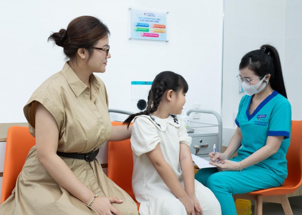 Chủ động bảo vệ bé trước làn sóng ‘dịch chồng dịch’ dâng cao