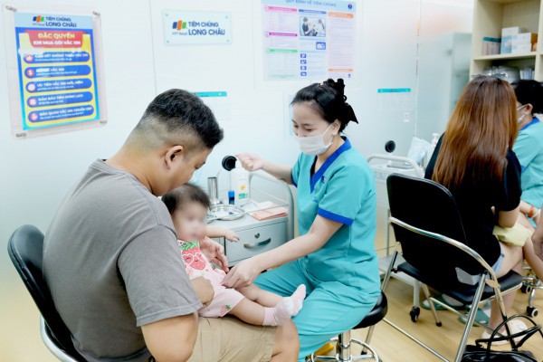 Chủ động bảo vệ bé trước làn sóng ‘dịch chồng dịch’ dâng cao