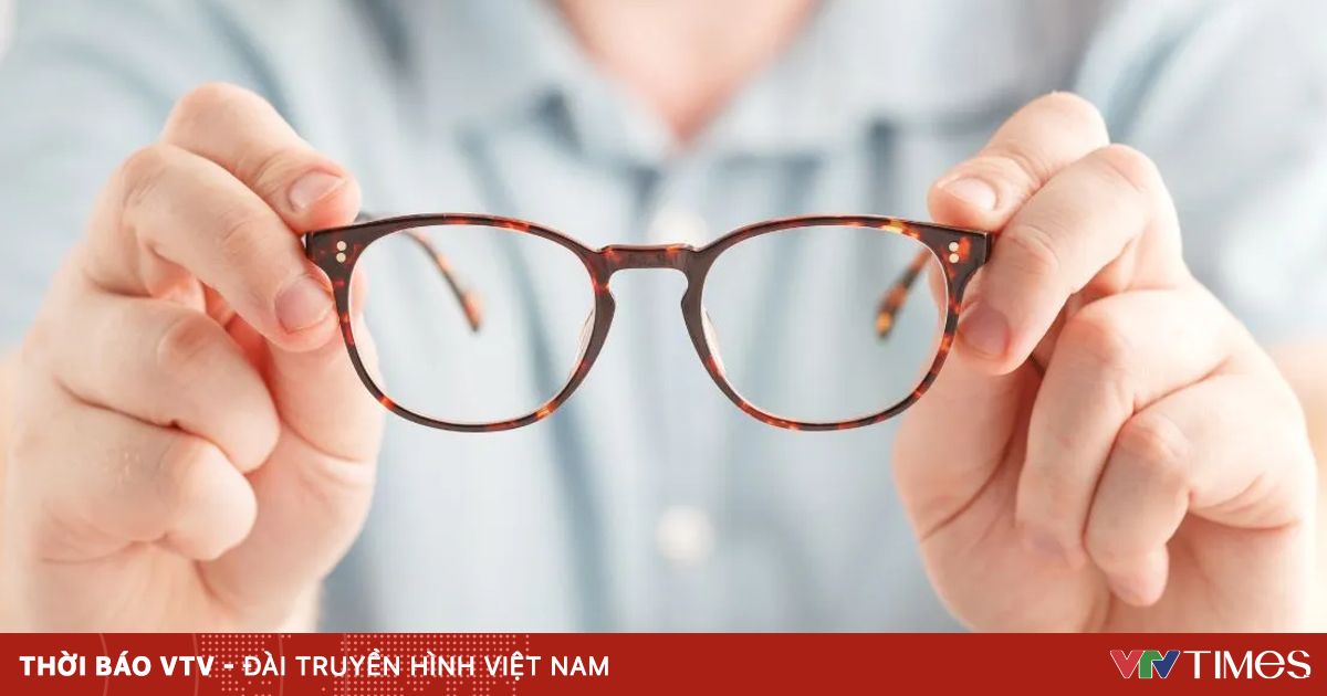 Những nguy cơ tiềm ẩn khi đeo kính