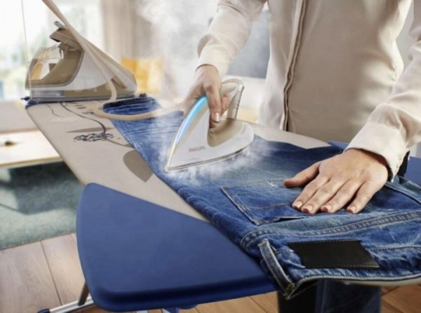 Mẹo ủi quần áo phẳng đẹp trông như mới mua