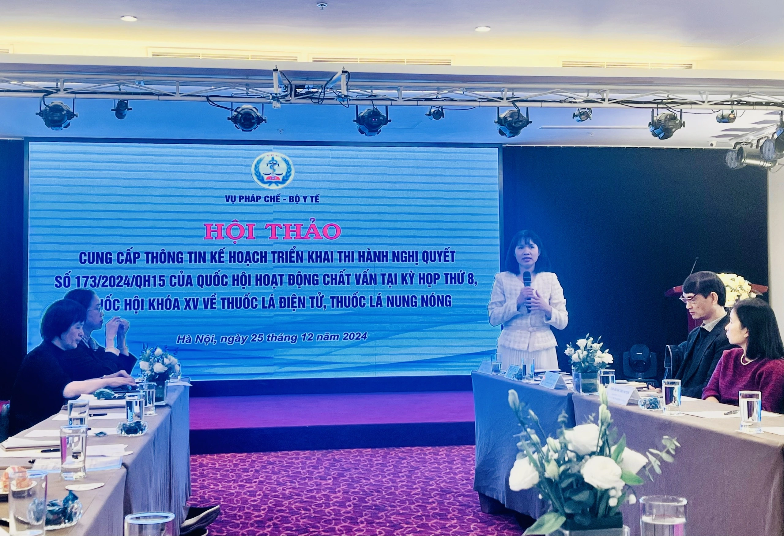Đề xuất thu nhận thuốc lá điện tử, phạt người sử dụng Đề xuất thu nhận thuốc lá điện tử, phạt người sử dụng