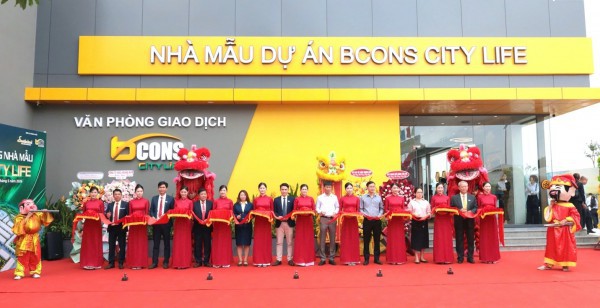 Bcons City Life tạo sức hút lớn ngay ngày đầu ra mắt nhà mẫu