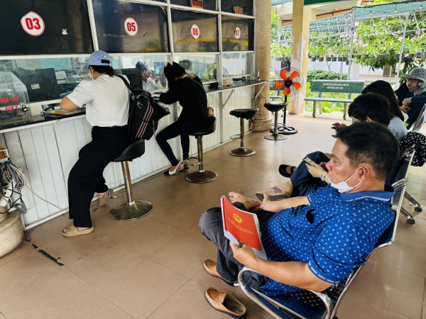 Chính phủ họp bàn về tiền sử dụng đất