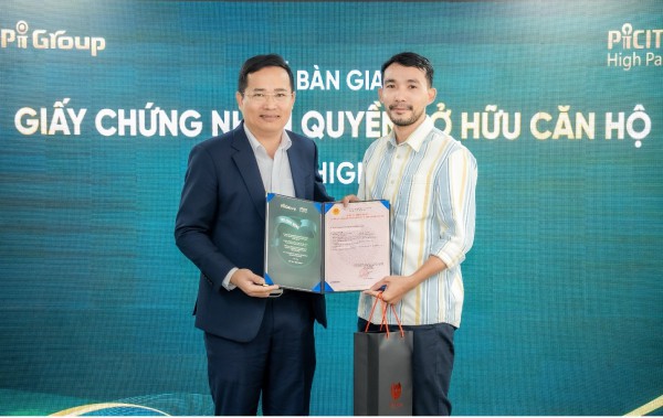Cư dân Picity High Park nhận bàn giao giấy Chứng nhận quyền sở hữu căn hộ