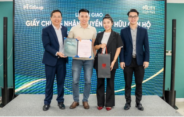Cư dân Picity High Park nhận bàn giao giấy Chứng nhận quyền sở hữu căn hộ