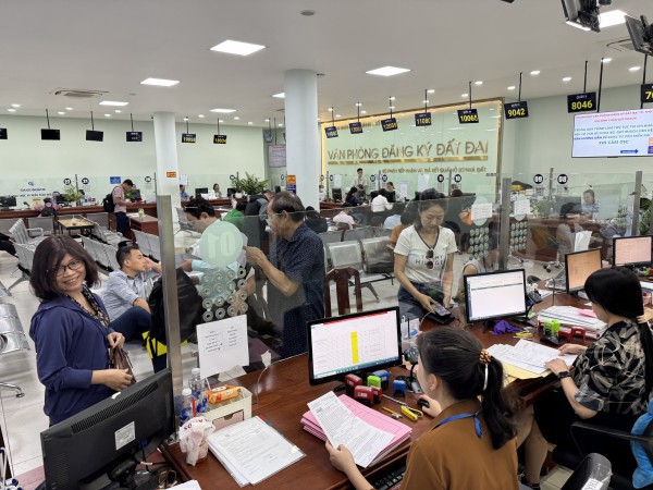 Dân gặp khó vì tiền sử dụng đất quá cao