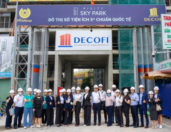 Hàng trăm khách hàng tham quan căn hộ thực tế Picity Sky Park