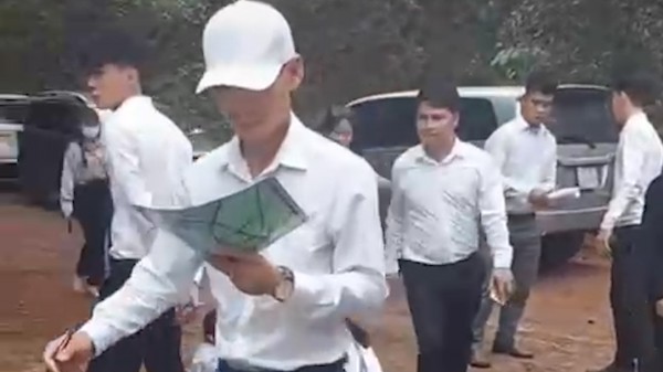 Lại xuất hiện clip khách chốt mua đất “nhanh như chớp” tại Bình Phước