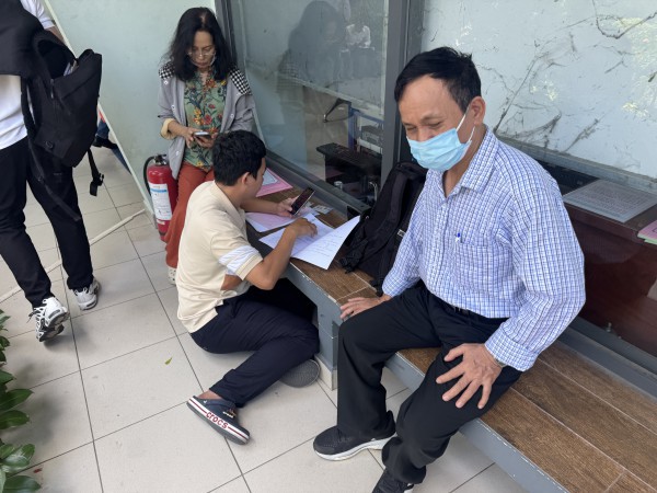 Người dân đổ xô đi làm hồ sơ nhà đất trước ngày vận hành chính quyền 2 cấp Người dân đổ xô đi làm hồ sơ nhà đất trước ngày vận hành chính quyền 2 cấp