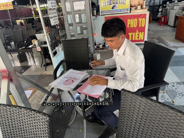 Người dân đổ xô đi làm hồ sơ nhà đất trước ngày vận hành chính quyền 2 cấp Người dân đổ xô đi làm hồ sơ nhà đất trước ngày vận hành chính quyền 2 cấp